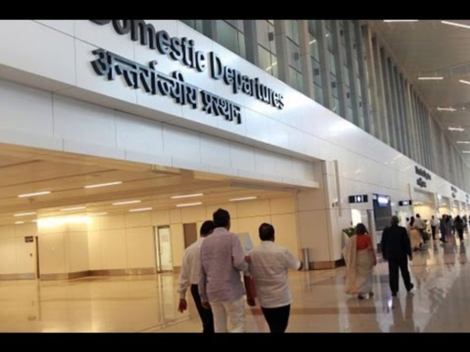 Immigration officer suspended for harassing woman passenger