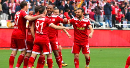 Sivasspor Bandırmaspor'u 3-0 Yendi, Maç Fazlasıyla Liderliğe Yükseldi