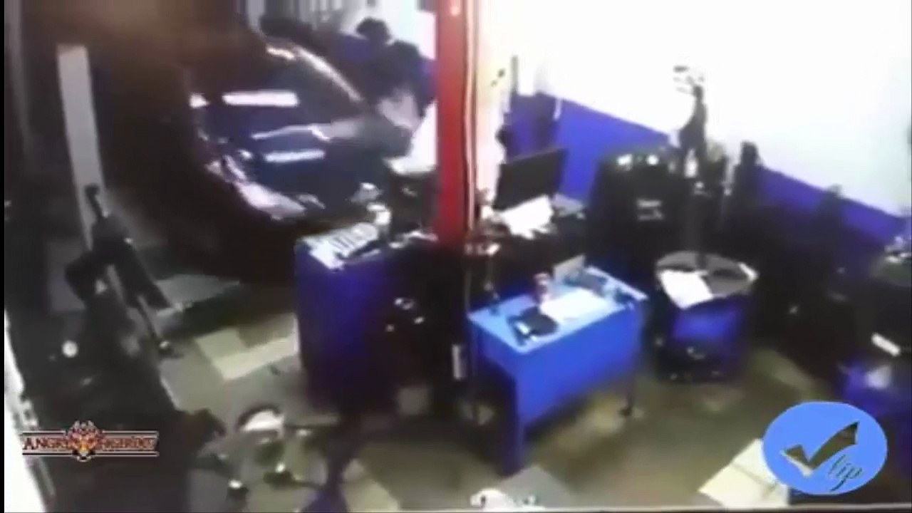 حوادث سقوط مرعبة ادت الى كارثة شاهد بنفسك