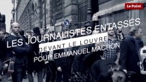 Énorme file d'attente des journalistes devant le Louvre