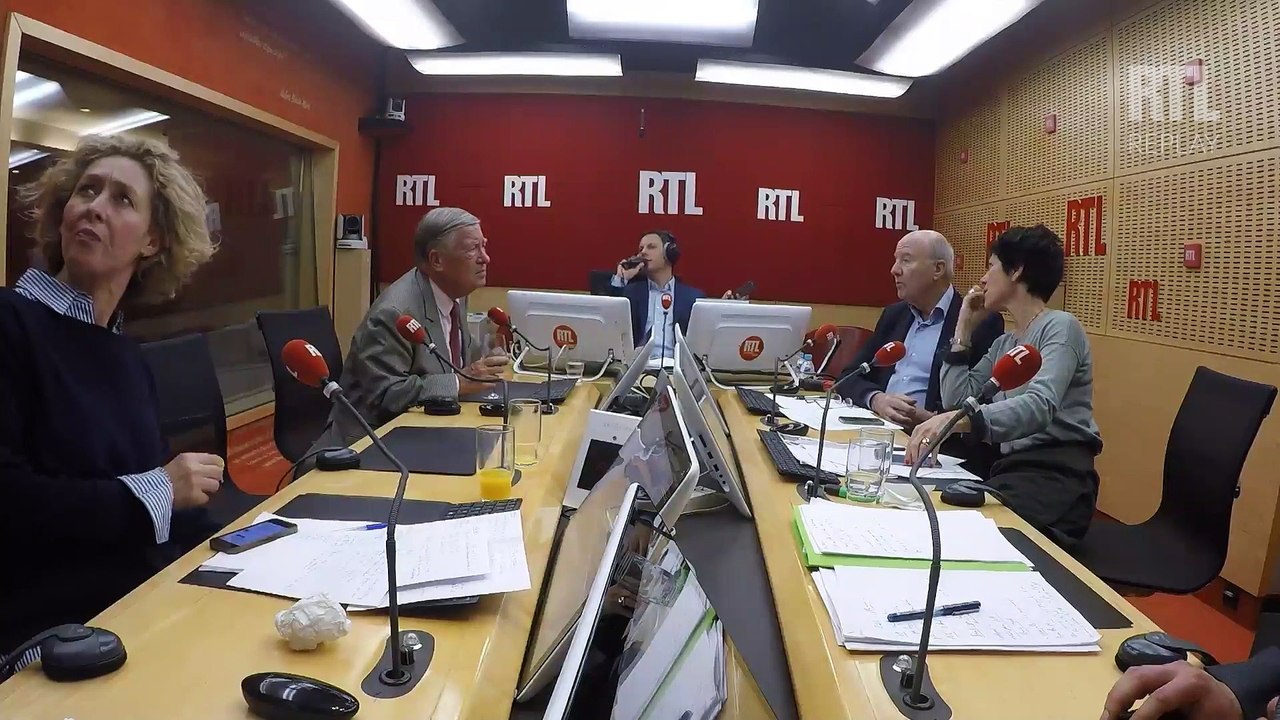 Présidentielle 2017 : "Emmanuel Macron prépare deux discours", dit Vincent Derosier