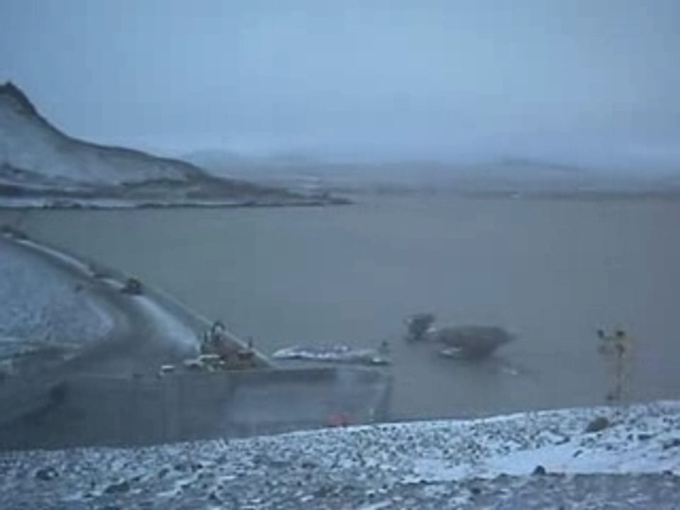The dam with the snow