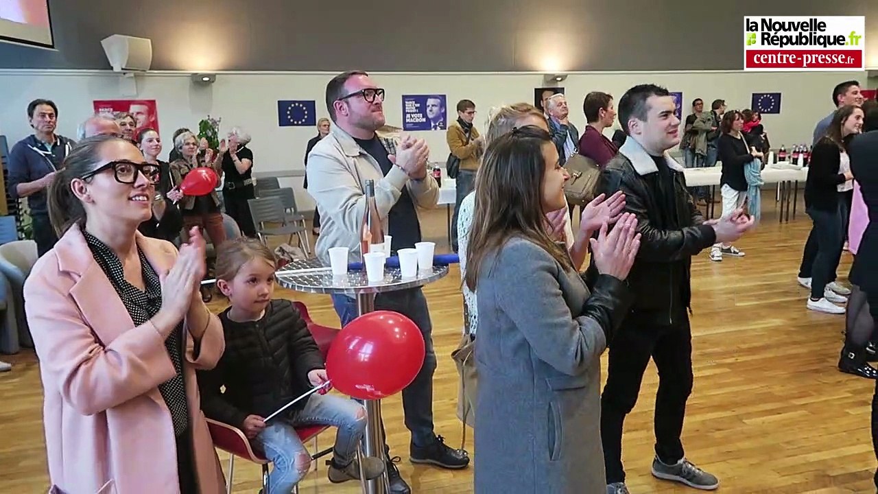 VIDEO. Poitiers : soir de fête au quartier général d'Emmanuel Macron