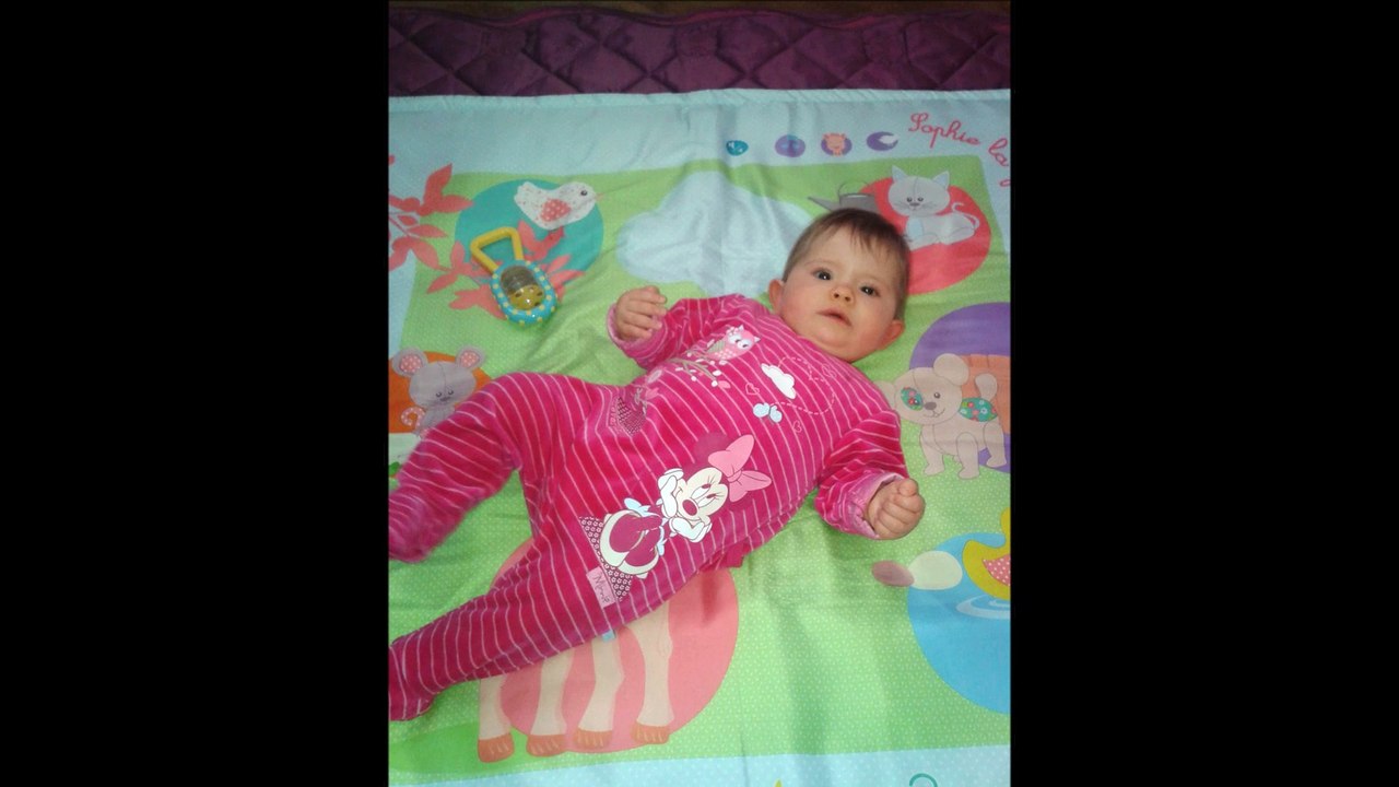 Elise de sa naissance jusqu'à Noël 2016 ( 17 mois )