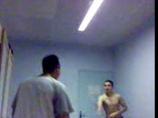 regis se prend 2 cadena