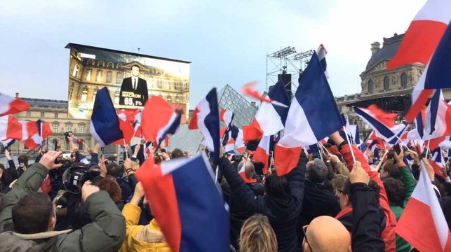 Avec les supporters de Macron, dans la houle des gens heureux