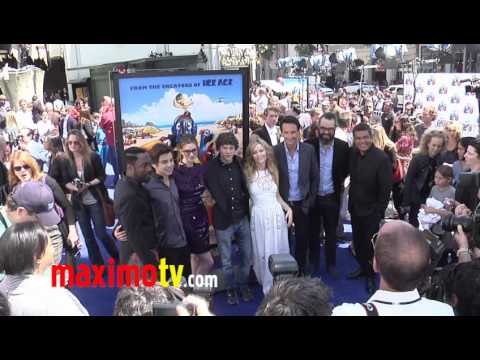 RIO Los Angeles Premiere Anne Hathaway, Jesse Eisenberg