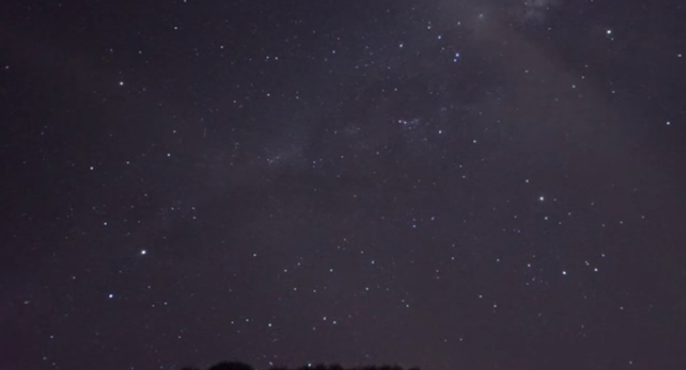 Green Meteor Showers Delight Onlookers Near Kiama