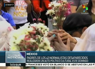 Скачать видео: Padres de normalistas de Ayotzinapa exigen justicia al Estado mexicano