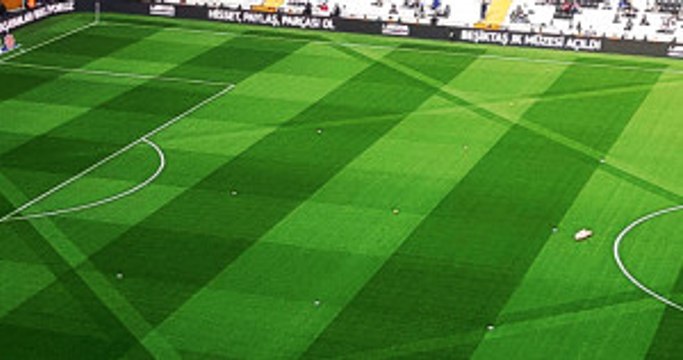 Beşiktaş, Derbi Öncesi Vodafone Arena'nın Çimlerine Özel Şekil Verdi