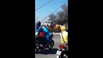 Xe tải bốc cháy dữ dội trên cầu Cần Thơ