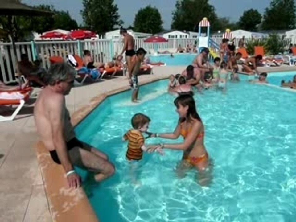 Jade & loup à la piscine 05-08-2007