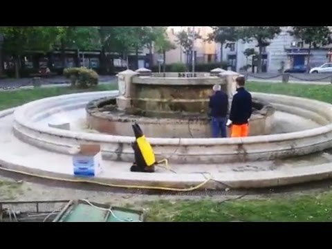 Aversa (CE) - La fontana di Piazza Vittorio Emanuele ritorna bianca (06.05.17)