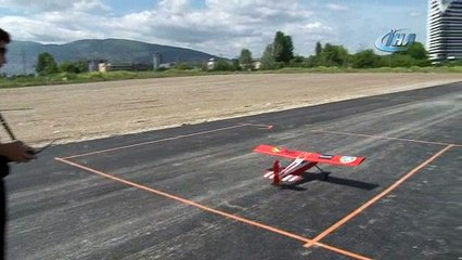 Bursa’da liseli öğrencilerin imal ettiği uçaklar havada kapıştı