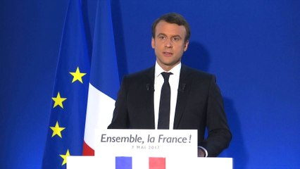Macron s'engage à une "moralisation" de la vie publique