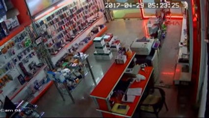 Gaziantep 30 Saniyede 10 Bilgisayar Çaldılar