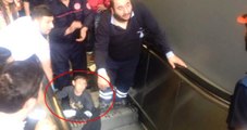 Metro Durağında Korku Dolu Anlar! Çocuğun Bacağı Yürüyen Merdivene Sıkıştı