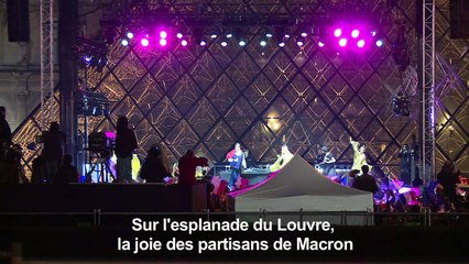 Sur l'esplanade du Louvre, la joie des partisans de Macron