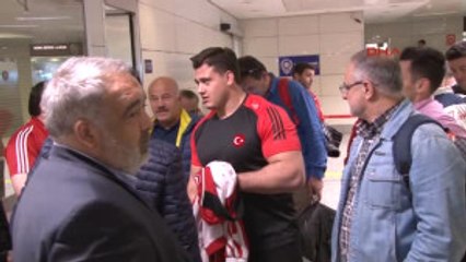 Şampiyon Güreşçiler Yurda Döndü