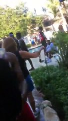 En pleine Pool Party la voisine vient demander le silence et va finir balancée dans la piscine... Violent