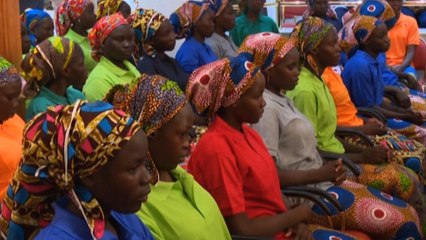 Nigeria: le président reçoit les 82 lycéennes de Chibok libérées