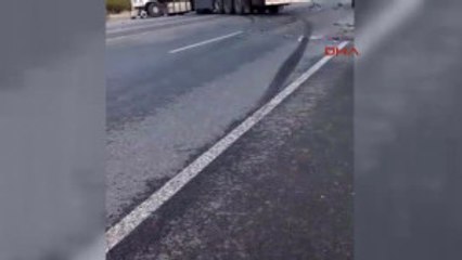 Erzincan Tır Ile Otomobil Çarpıştı: 2 Ölü 3 Yaralı