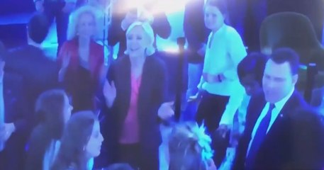 Marine Le Pen danse malgré la défaite à la présidentielle