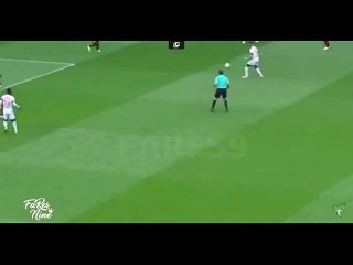 Beau dribble de Ryad Boudebouz sur Ramy Bensebaini