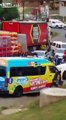 Des Africains dépouillent un camion de soda, en l'espace de quelques secondes