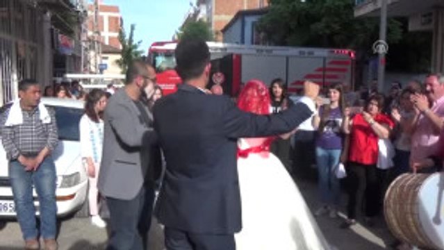 Itfaiye Aracı Gelin Arabası Oldu