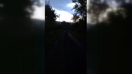 Yağmurdan kaçarken doluya tutuldular...