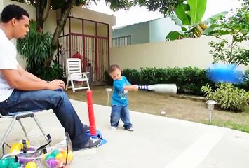 Hijo de carlos gomez dando sus primeros batazos practicando con su padre