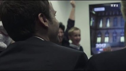 A l'annonce des résultats, Emmanuel Macron embrasse Brigitte