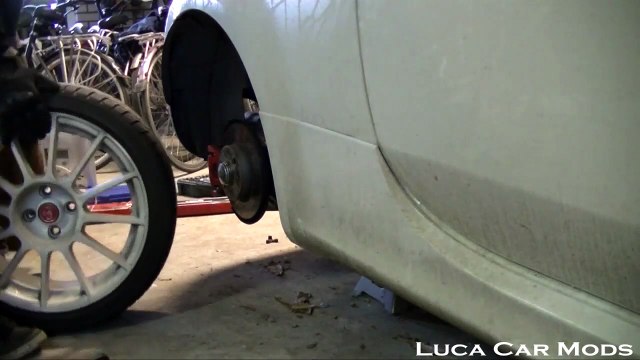 Brake Discs & Pads On A Abarth 500 Esseesse
