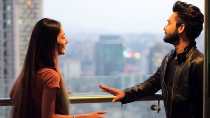 Sara Khan First Time singing in Live