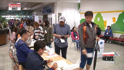 Tải video: Koreans heading to polling stations to elect president