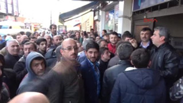 Rize Işkur Önünde Mevsimlik Iş Başvurusu Izdihamı