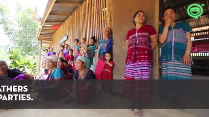 Karen community learns Thai in karaoke class