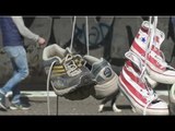 Napoli - 100 giorni senza lo Stadio Collana, scarpe appese per protesta (08.05.17)