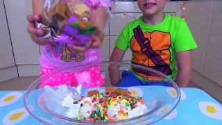 Самое КРУТОЕ в Мире Мороженое 16 начинок в одном World's LARGEST Ice Cream Sundae Видео для детей