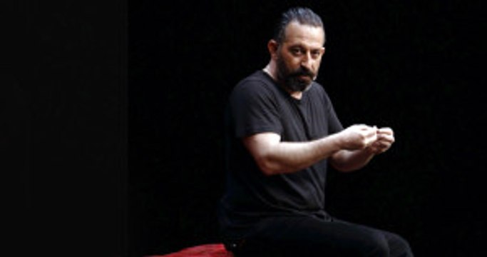 Cem Yılmaz, Bela Okuyan Takipçisine: Allah'ın Senin Gibi Hıyarı Ciddiye Almaz