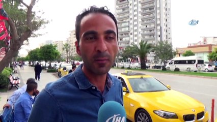 Lüks Taksiyi Gören Binmeye Çekindi, Sahibi Aldığına Pişman Oldu