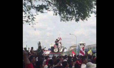 Massa Pendukung Ahok Serukan Dukungan di Depan Rutan