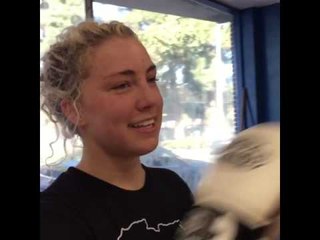pretty dance on her fav fighter - esnews boxing