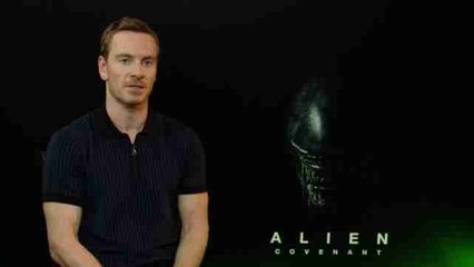 Fassbender: "El éxito de Alien está en esa criatura aterradora, hermosa y repulsiva"
