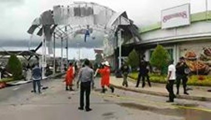 Twin Blasts Injure Shoppers Near Pattani Supermarket
