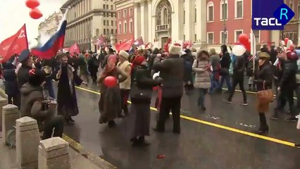 Баби ще народили! - РФ не сумує за загиблими. У Москві "Безсмертний полк" проходить з гулянками. У ВВВ гинули 21 громадя