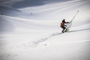 Adrénaline - Windsurf : Levi Siver s'attaque au Mont Rishiri (Japon) avec sa planche de windsurf !