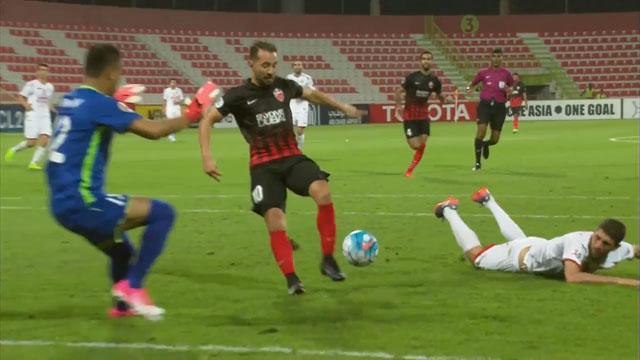 Relembre golaço de Everton Ribeiro com direito a chapéu em goleiro na Liga da Ásia