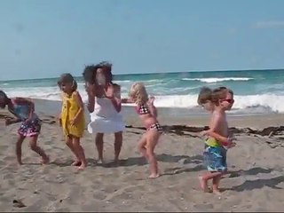 Twist  - Learn Right and Left, action song for children by Patty Shukla-iMLh3LGNr4s